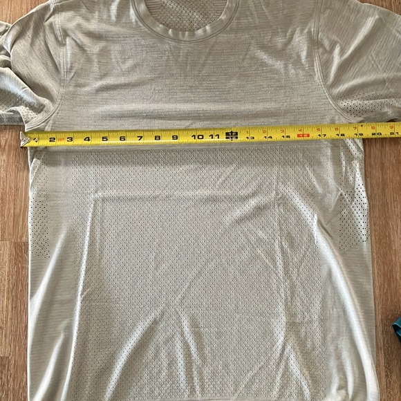 Lululemon top - Picture 6 of 6